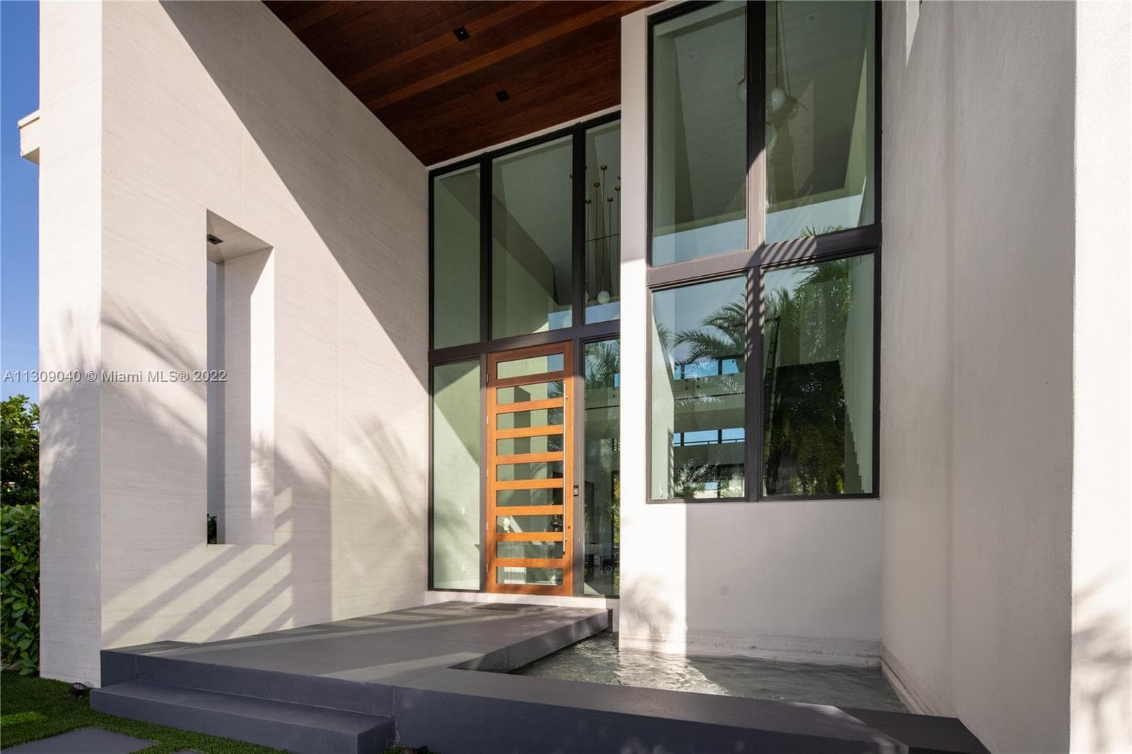 128 Fiesta Way photo 4