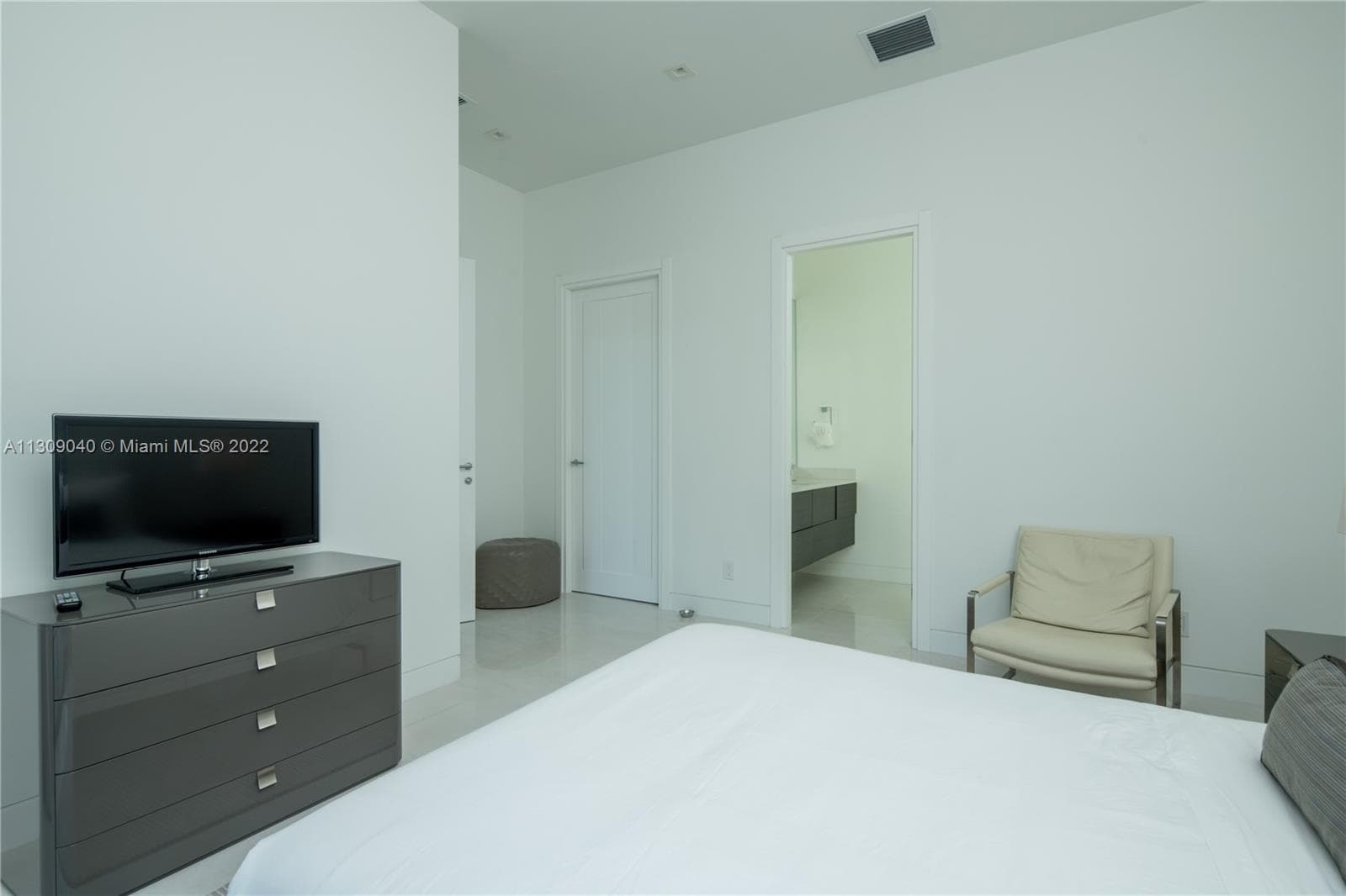 128 Fiesta Way photo 21