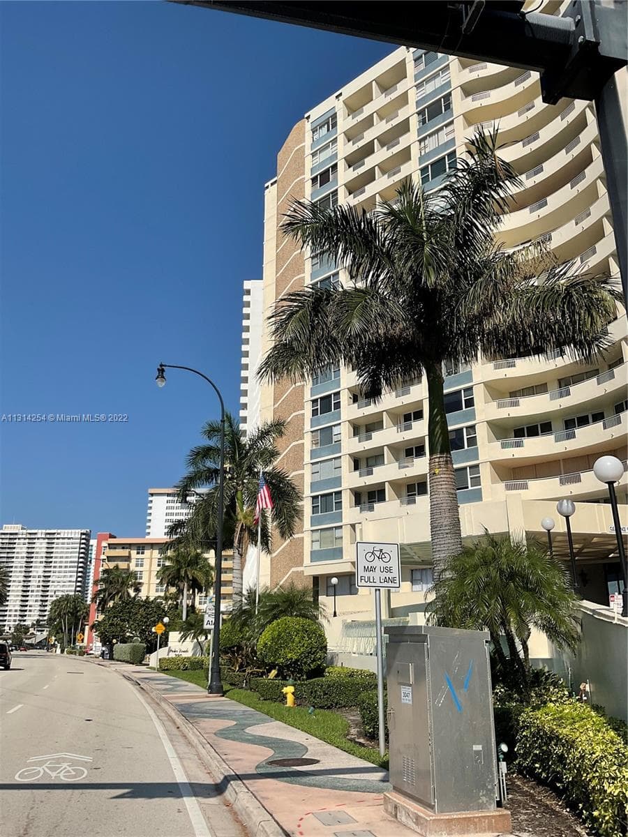 3180 S Ocean Dr 1503 photo 1
