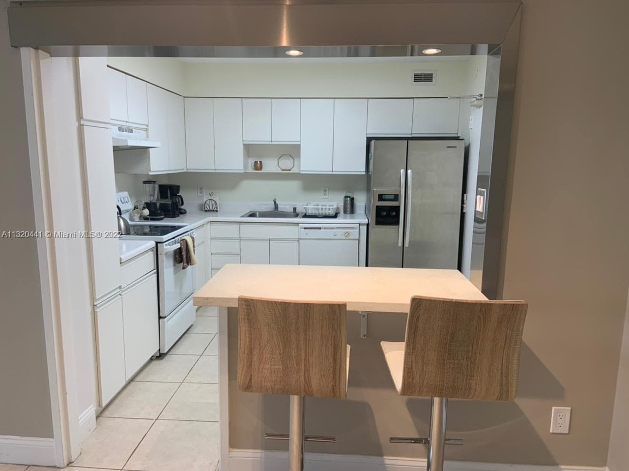 5151 Collins Ave 727 photo 3
