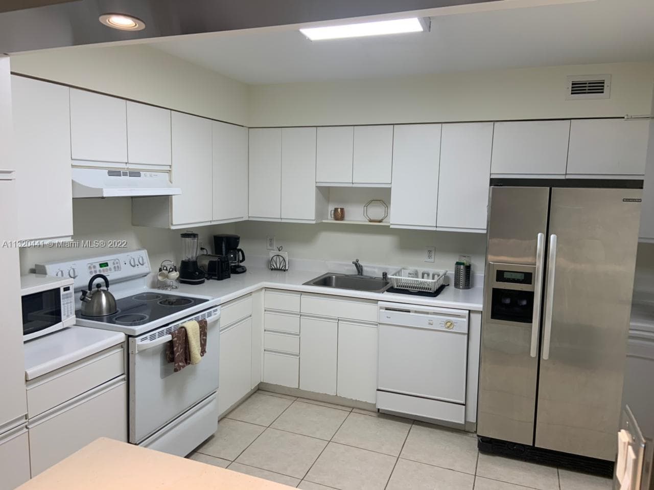 5151 Collins Ave 727 photo 4