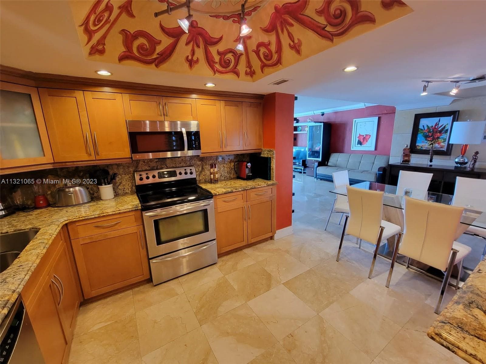 5151 Collins Ave 1036 photo 7