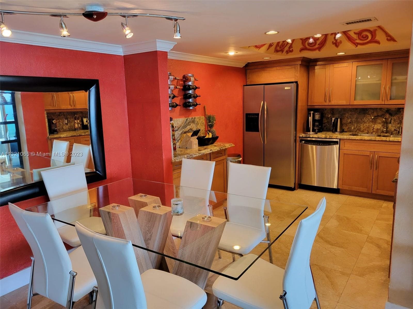 5151 Collins Ave 1036 photo 8