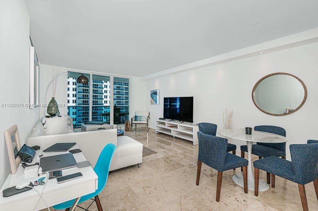 2301 Collins Ave 1117 photo 7