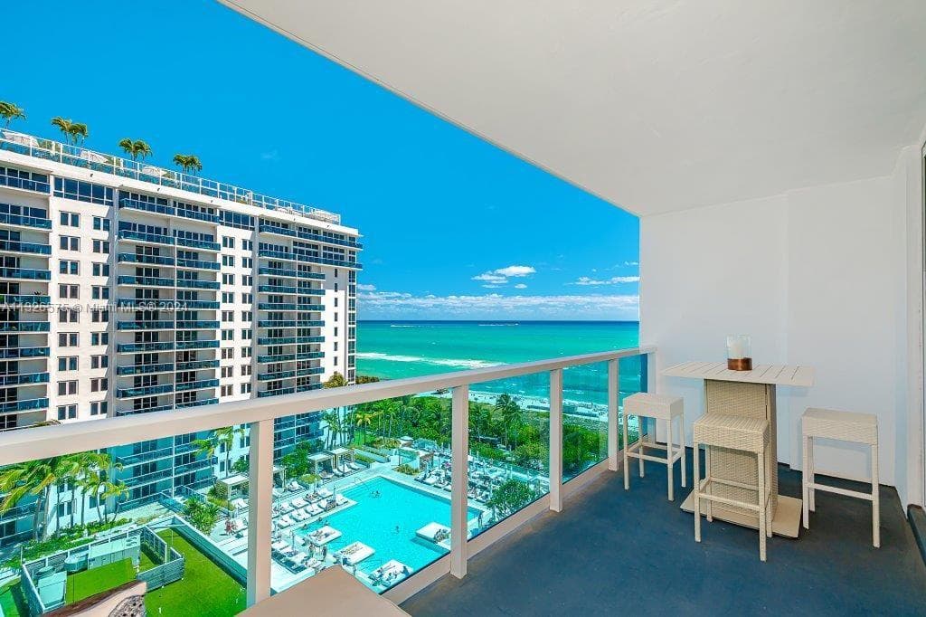 2301 Collins Ave 1117 photo 3
