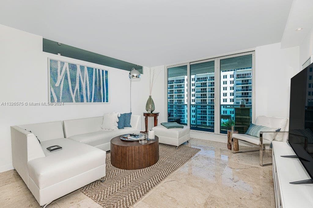 2301 Collins Ave 1117 photo 5