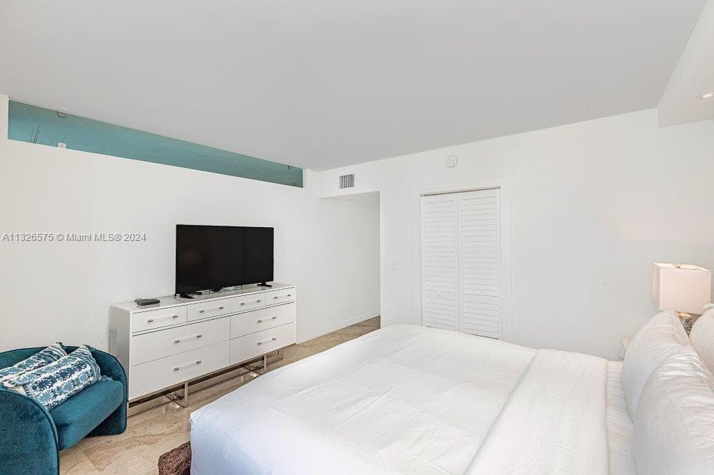 2301 Collins Ave 1117 photo 11