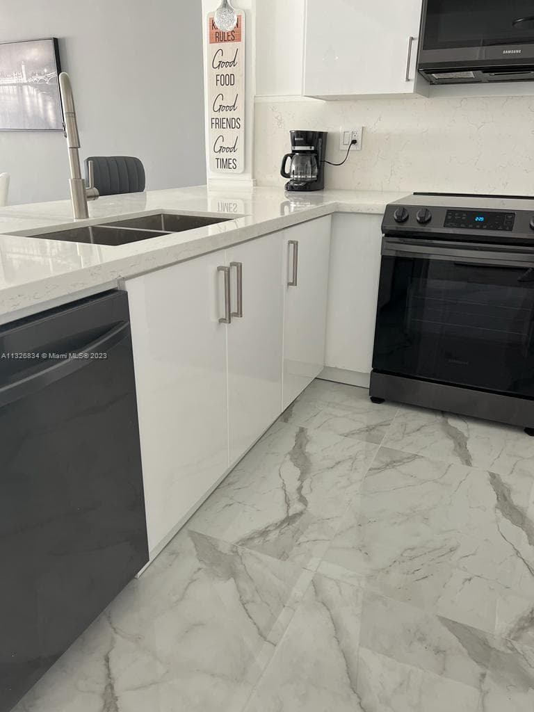 3725 Ocean Dr 1503 photo 8