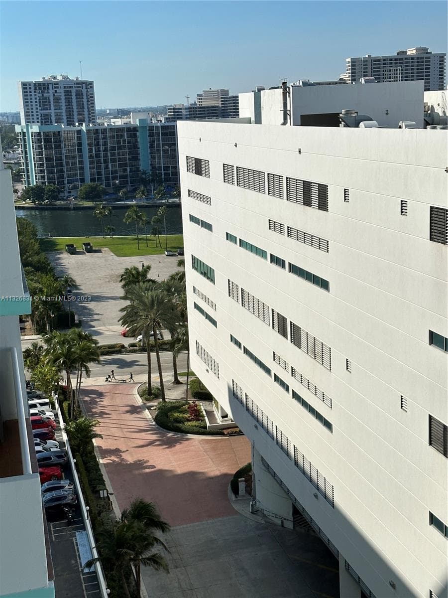 3725 Ocean Dr 1503 photo 21