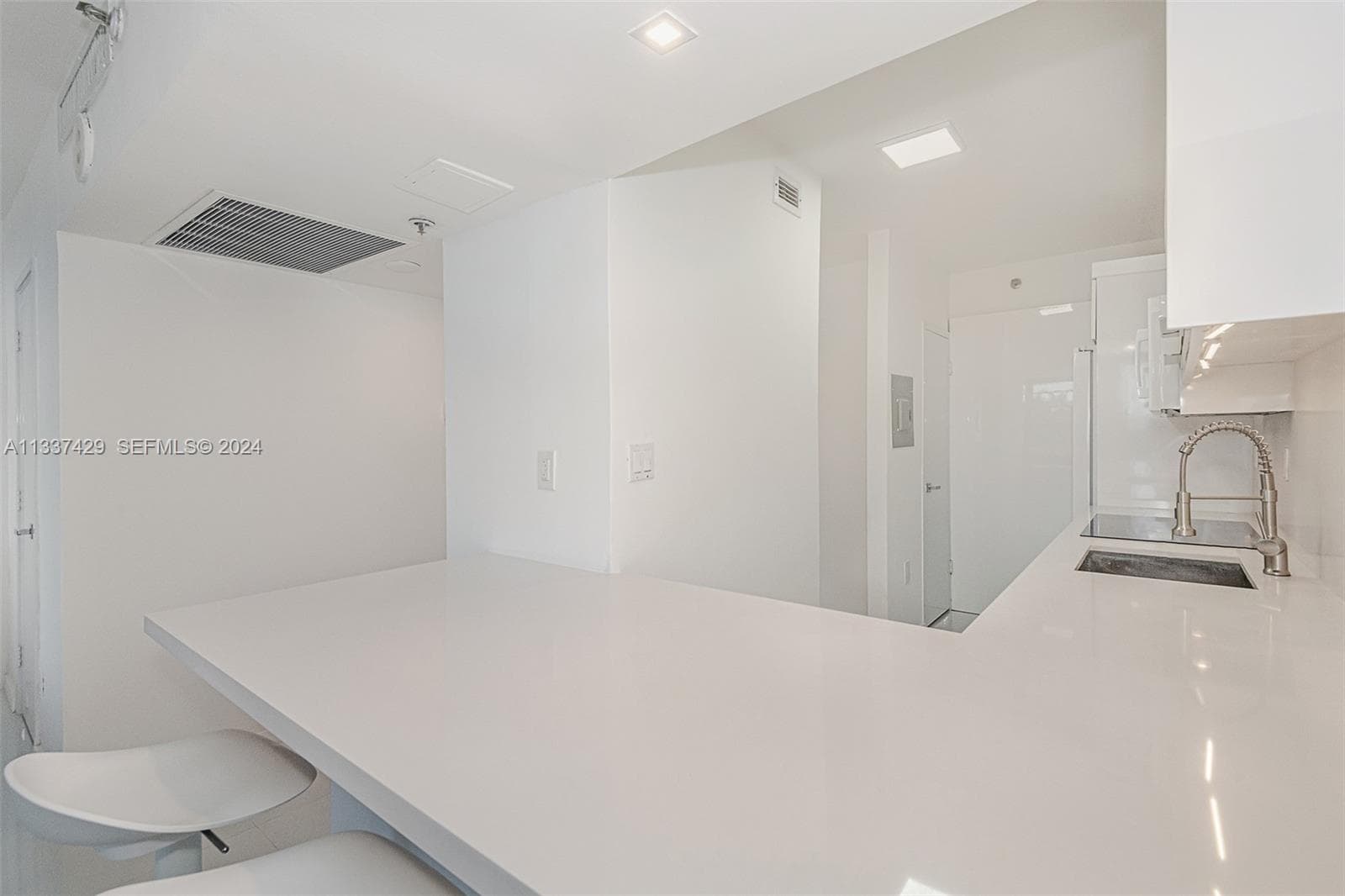 100 Lincoln Rd 519 photo 9