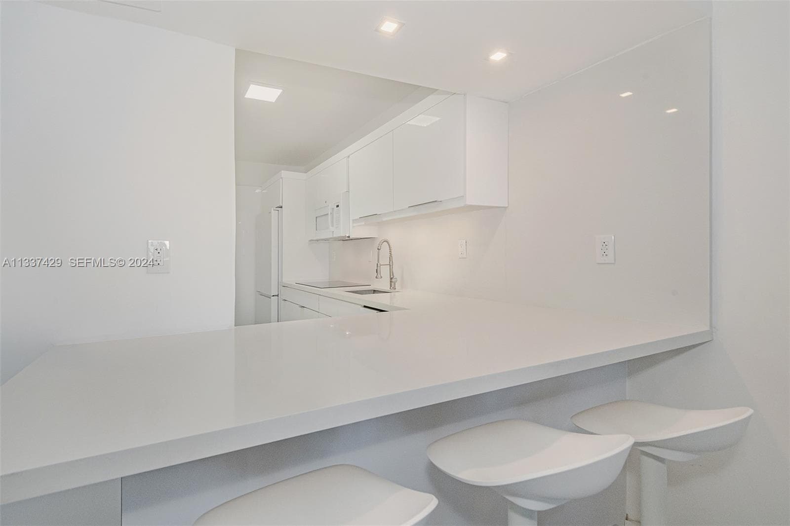 100 Lincoln Rd 519 photo 8