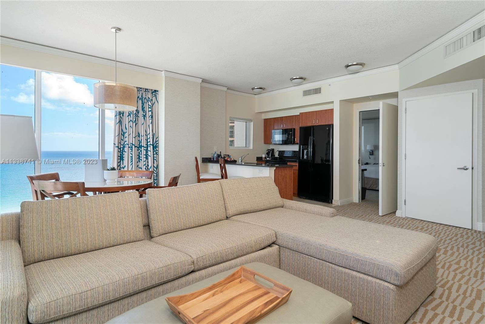 18001 Collins Ave 2009 photo 6