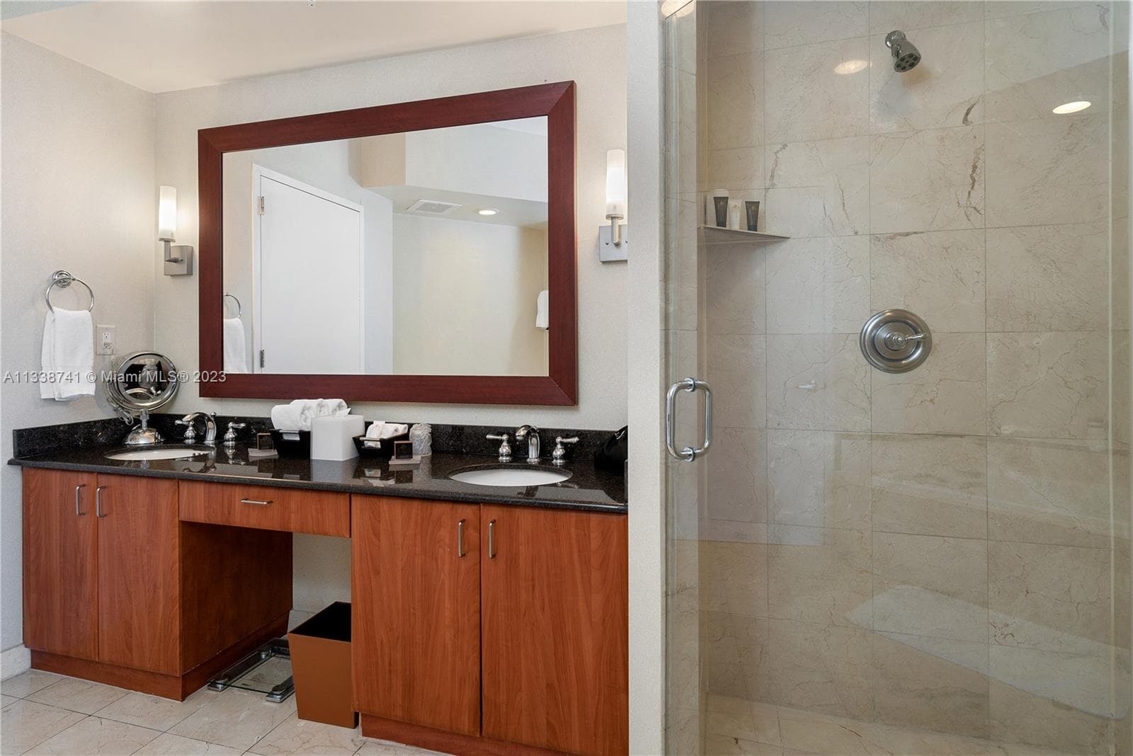 18001 Collins Ave 2009 photo 11