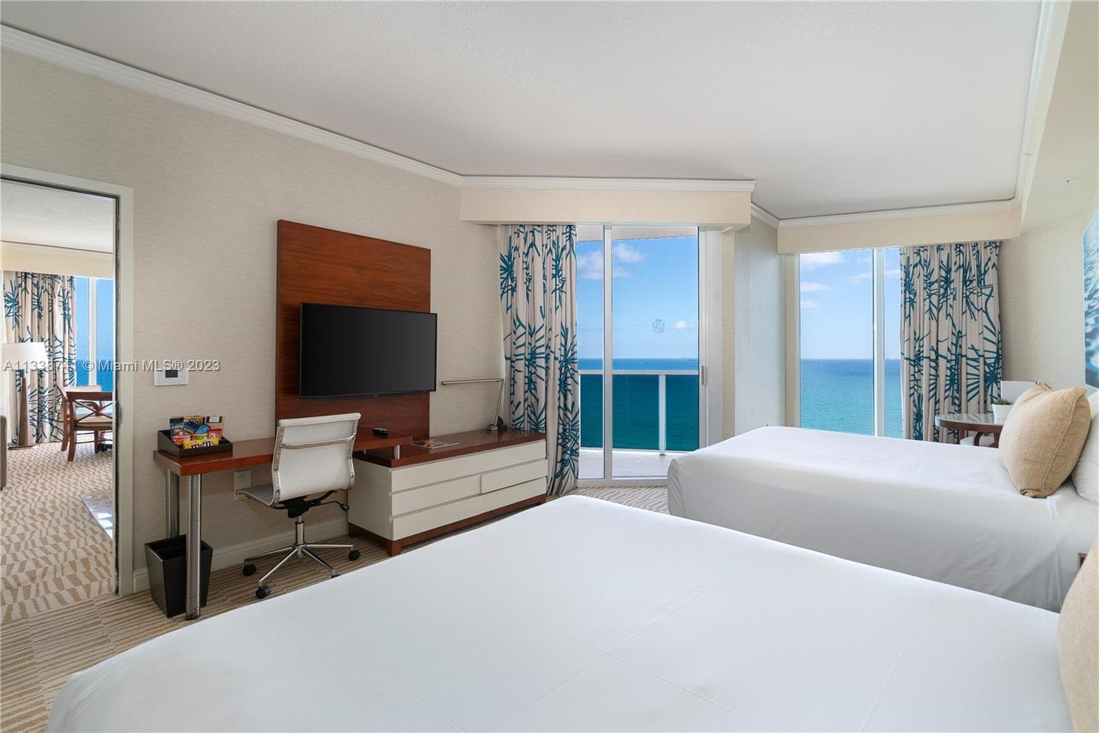 18001 Collins Ave 2009 photo 4