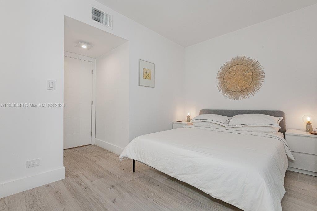 2301 Collins Ave 1115 photo 13