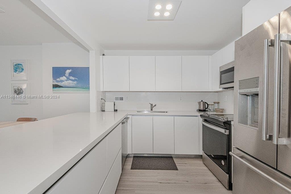 2301 Collins Ave 1115 photo 17