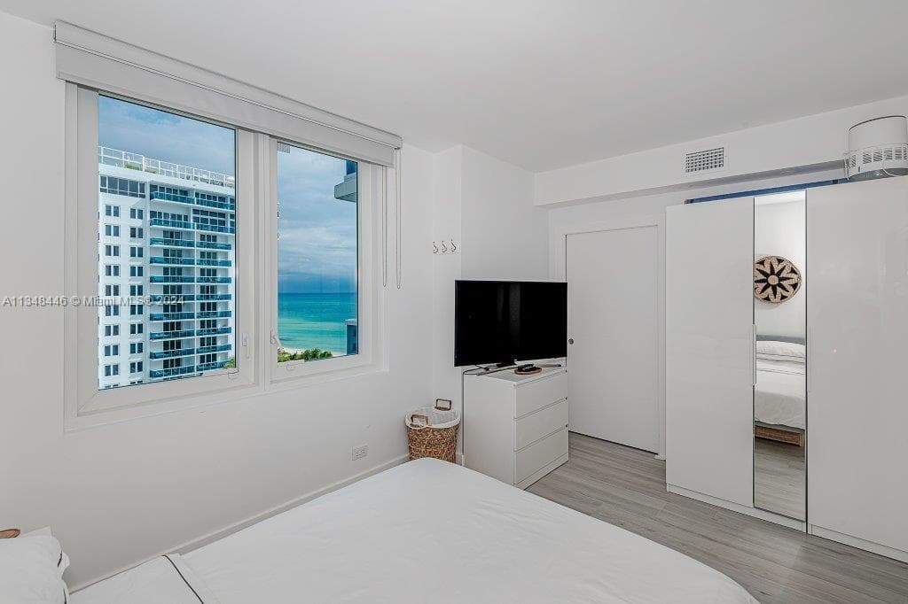 2301 Collins Ave 1115 photo 7