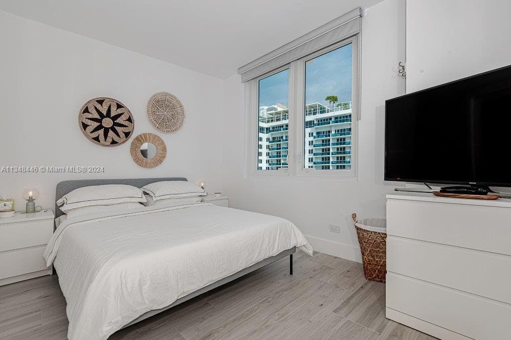 2301 Collins Ave 1115 photo 9