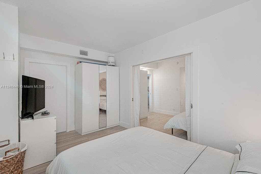 2301 Collins Ave 1115 photo 10