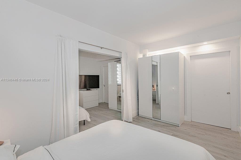 2301 Collins Ave 1115 photo 8