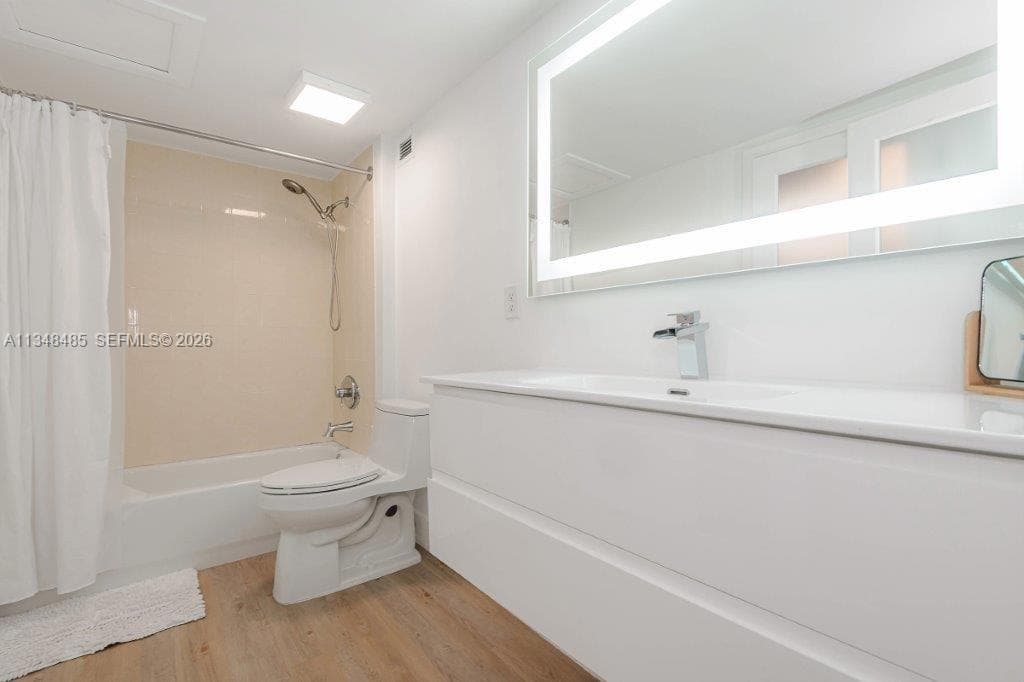 2301 Collins Ave 927 photo 8