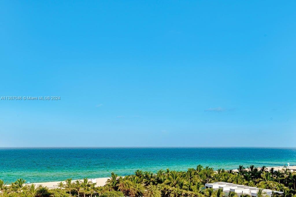 2301 Collins Ave 842 photo 2