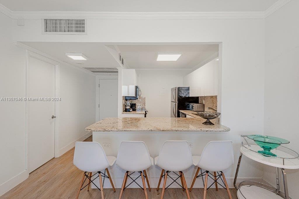 2301 Collins Ave 842 photo 13