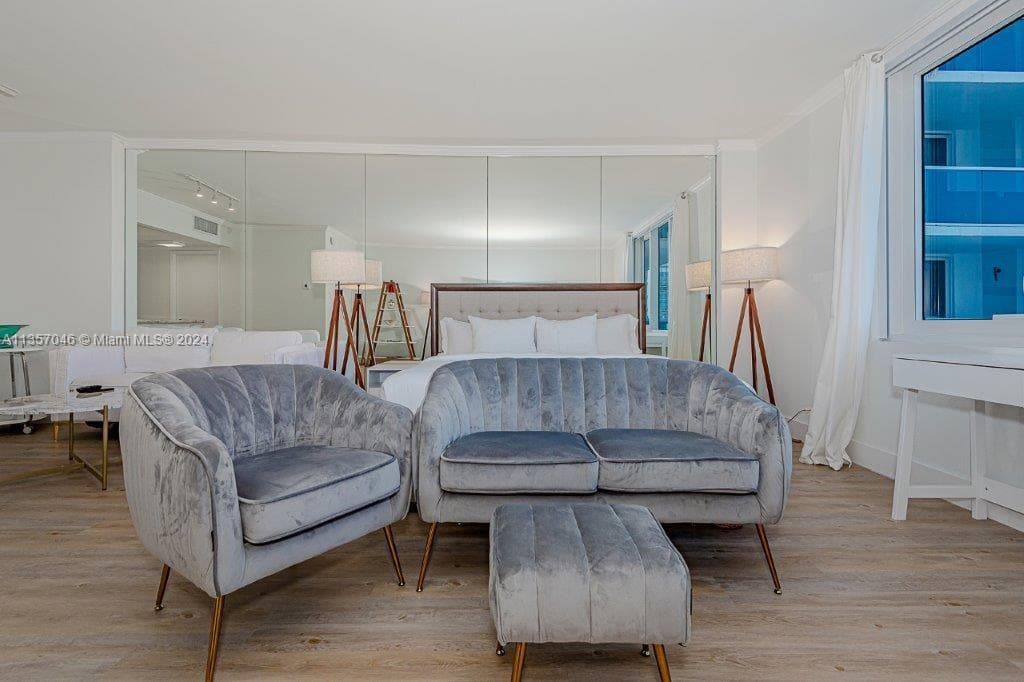 2301 Collins Ave 842 photo 7