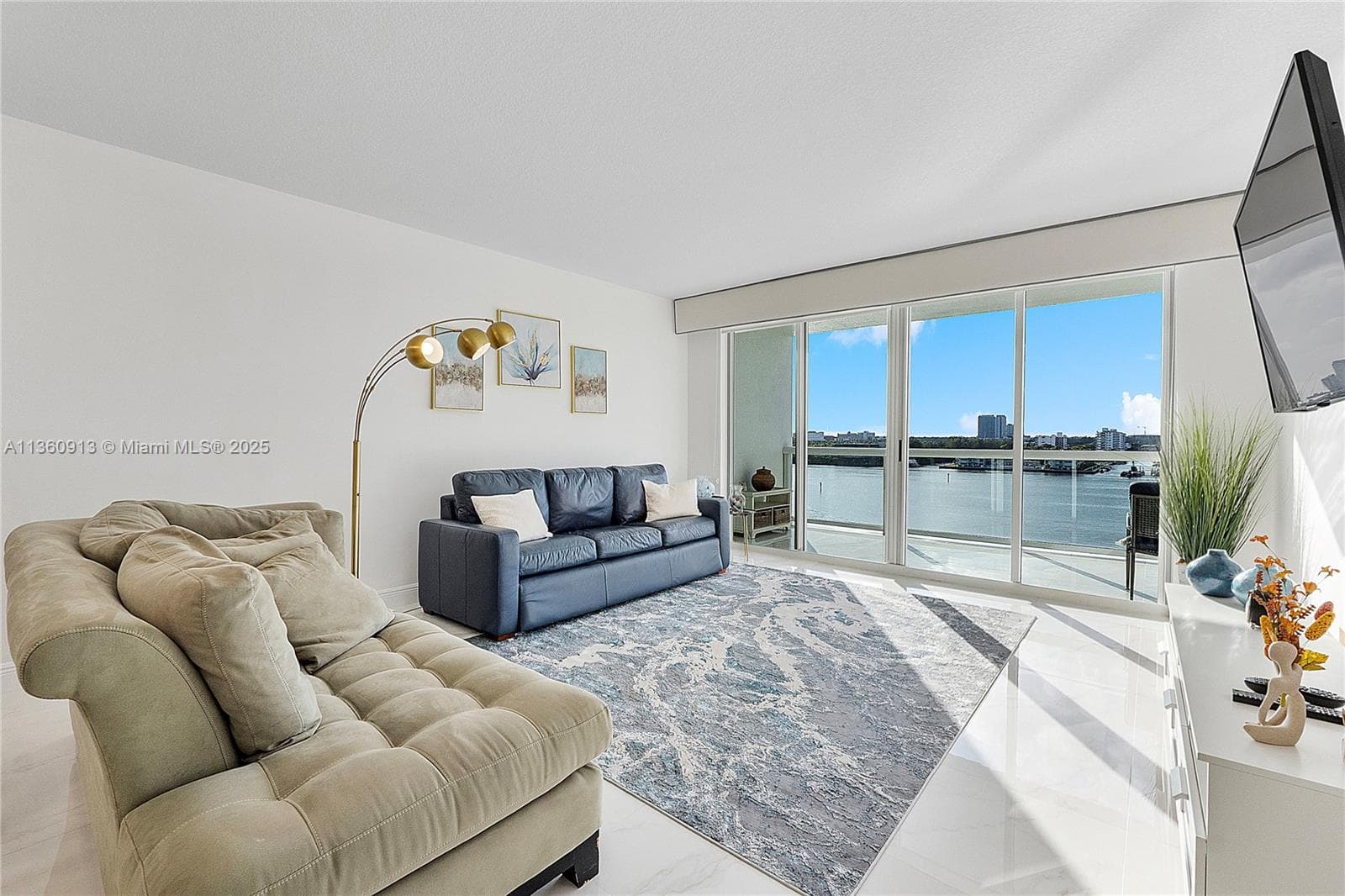 17050 N Bay Rd 807 photo 2