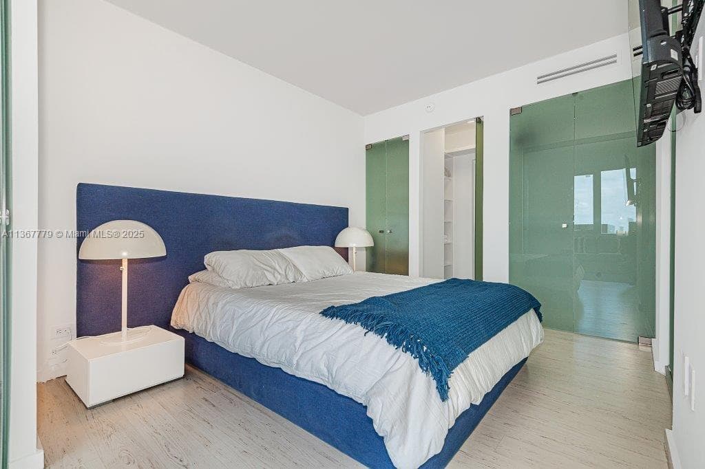 2301 Collins Ave 1032 photo 2