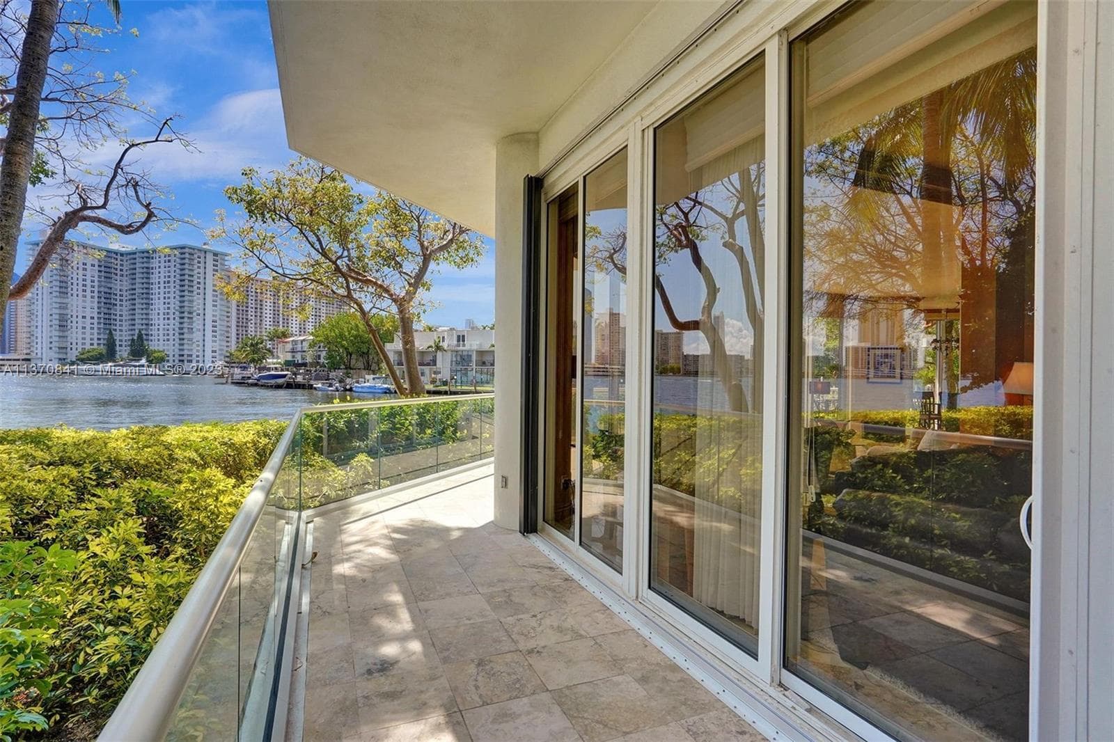 2600 Island Blvd 101 photo 17