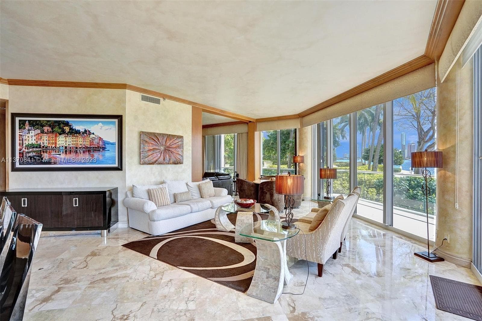 2600 Island Blvd 101 photo 1
