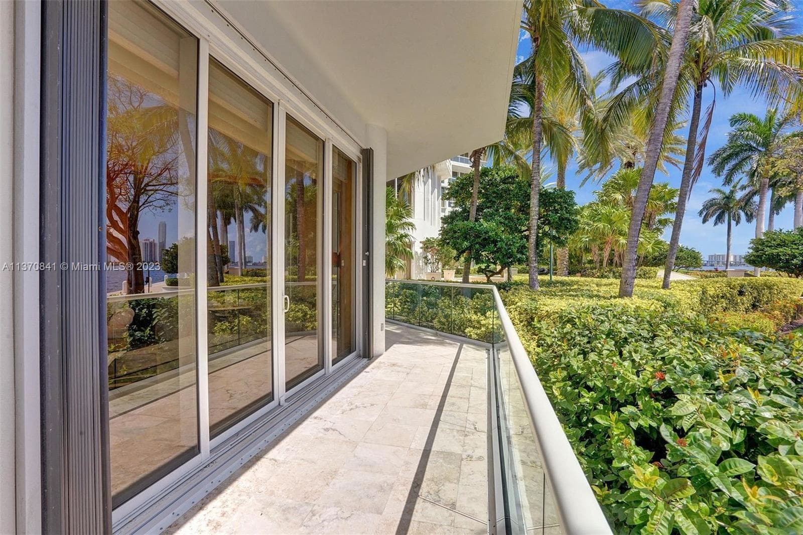 2600 Island Blvd 101 photo 18