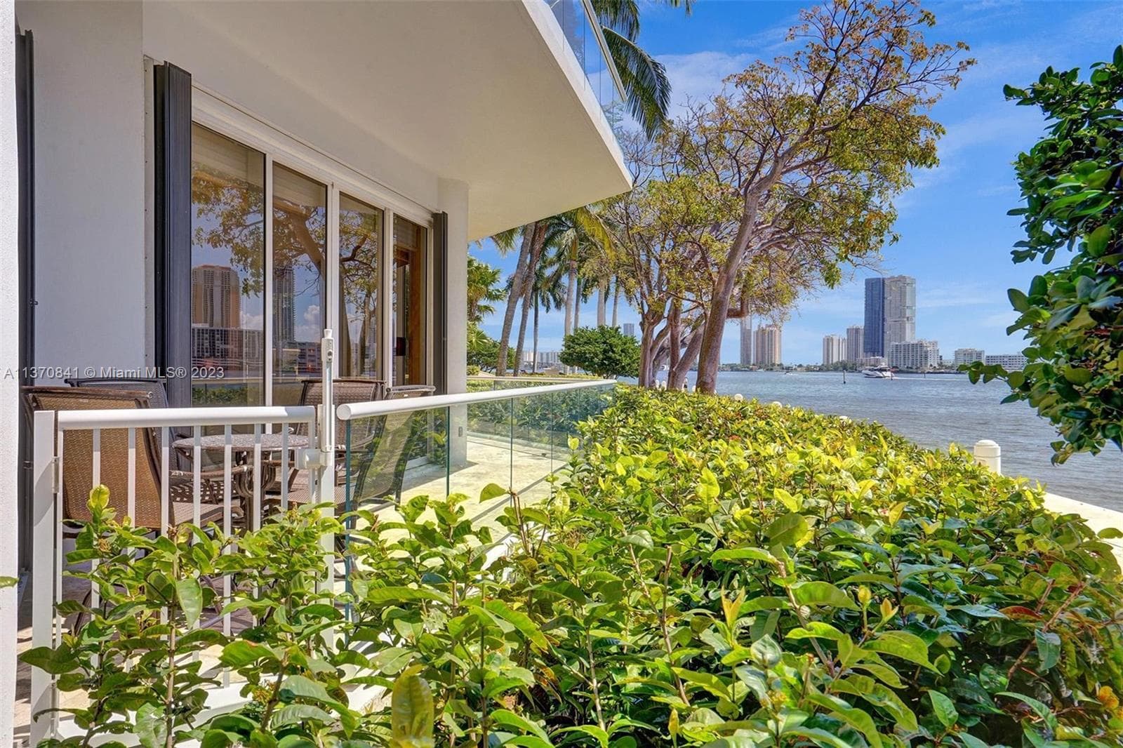 2600 Island Blvd 101 photo 19