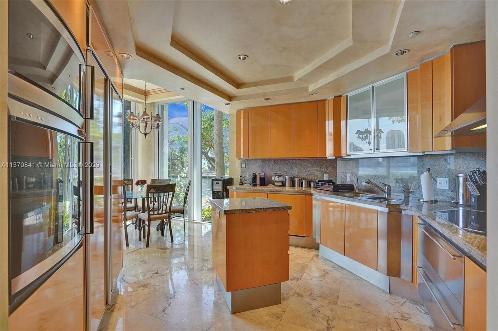 2600 Island Blvd 101 photo 4