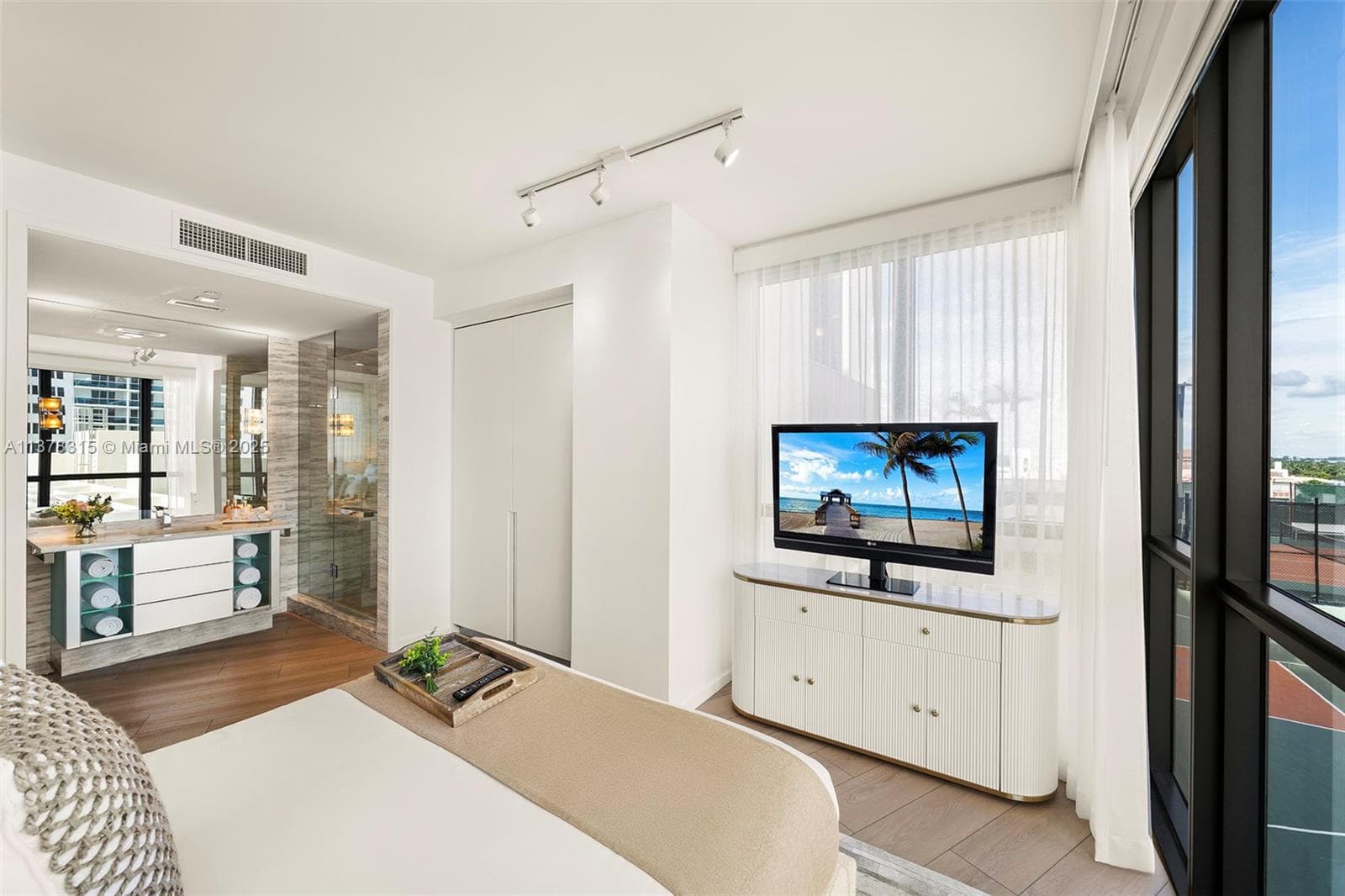 2201 Collins Ave 811 photo 23