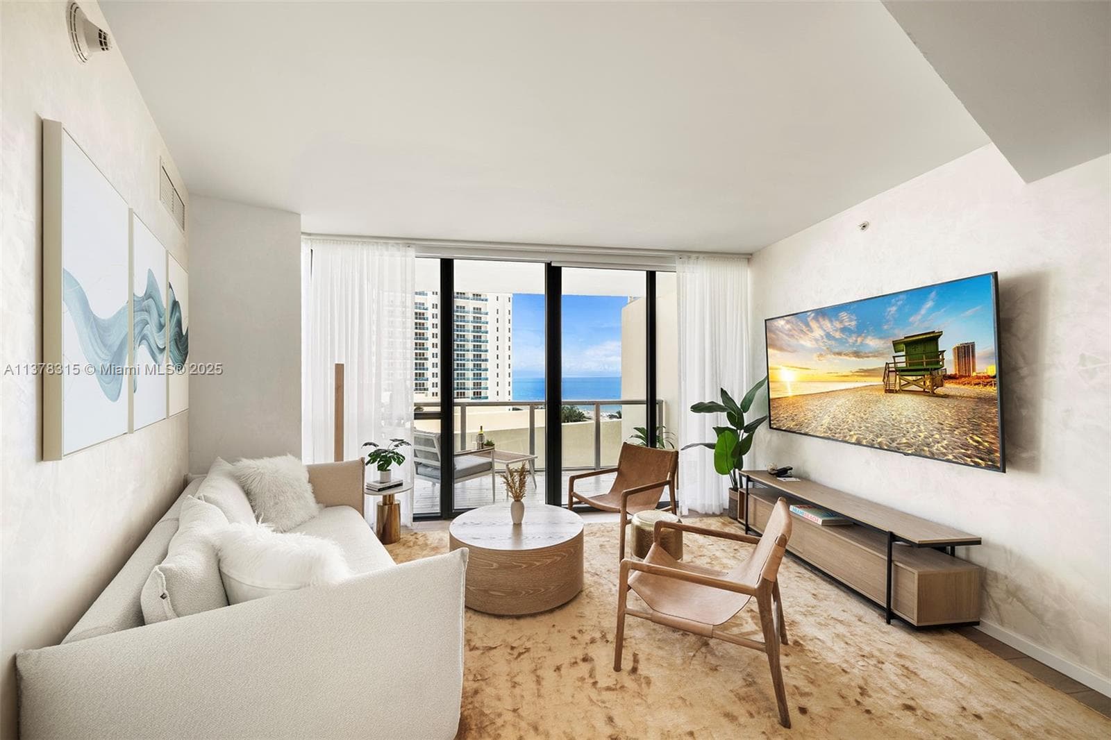 2201 Collins Ave 811 photo 3