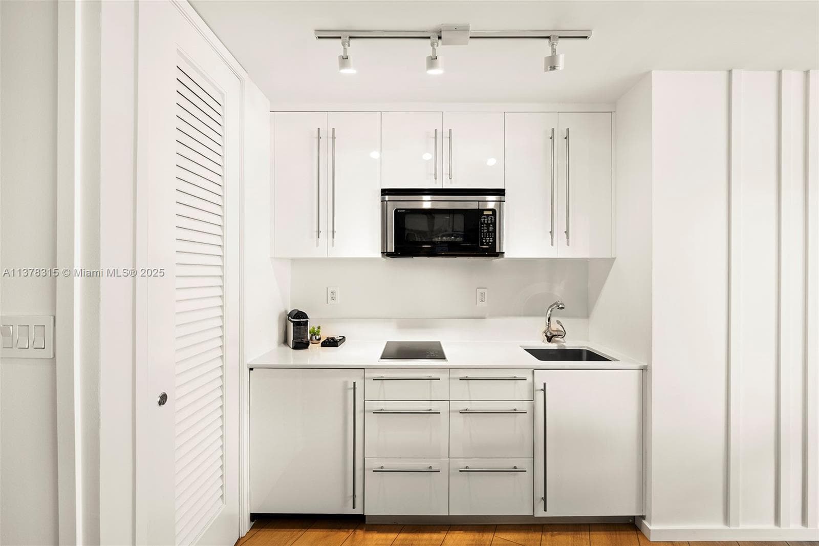 2201 Collins Ave 811 photo 10