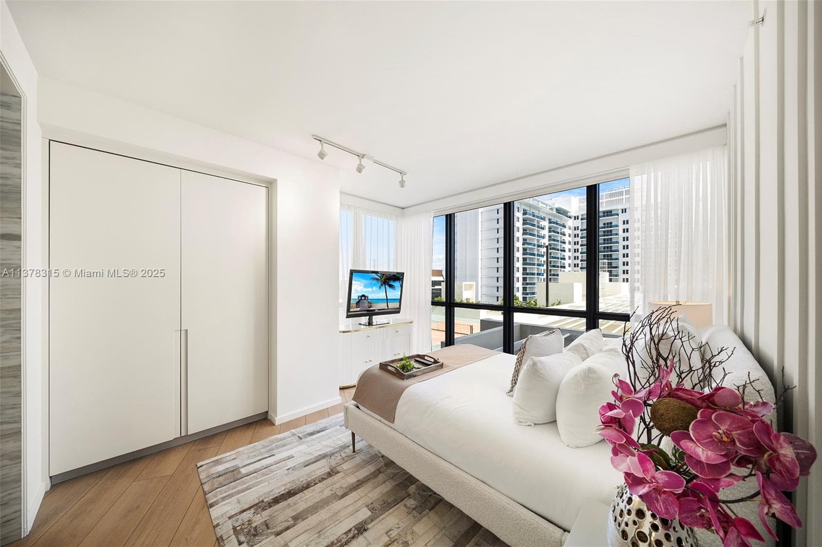 2201 Collins Ave 811 photo 21