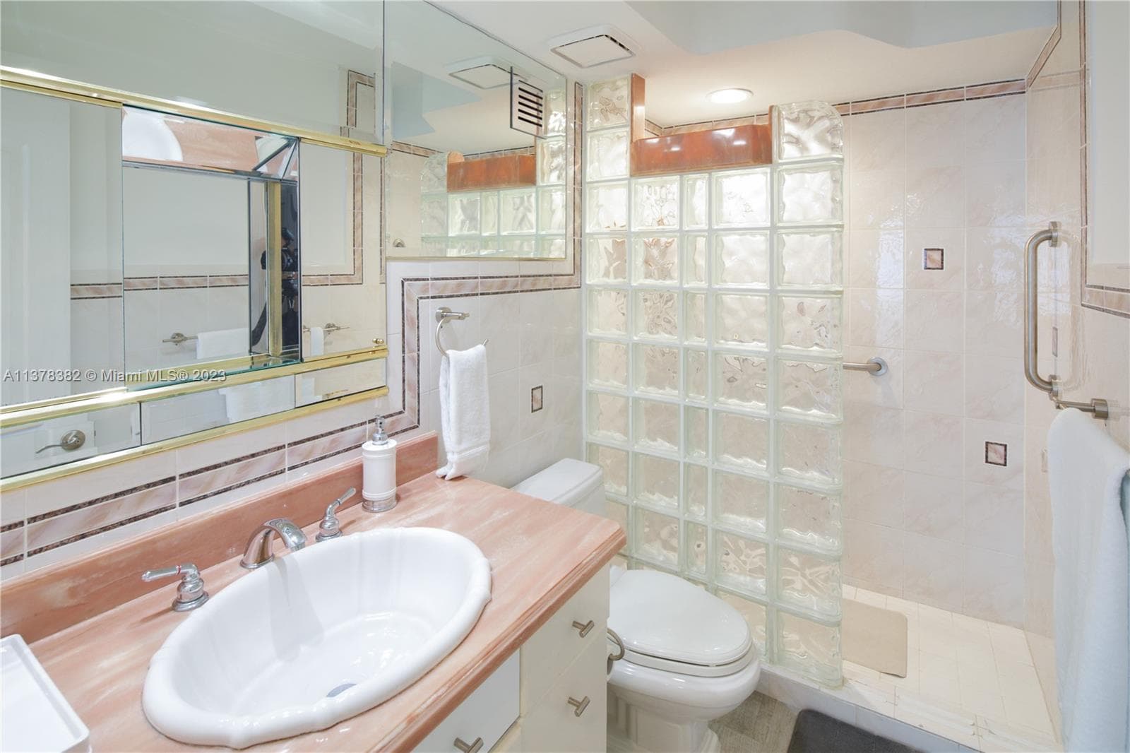 5005 Collins Ave 610 photo 23