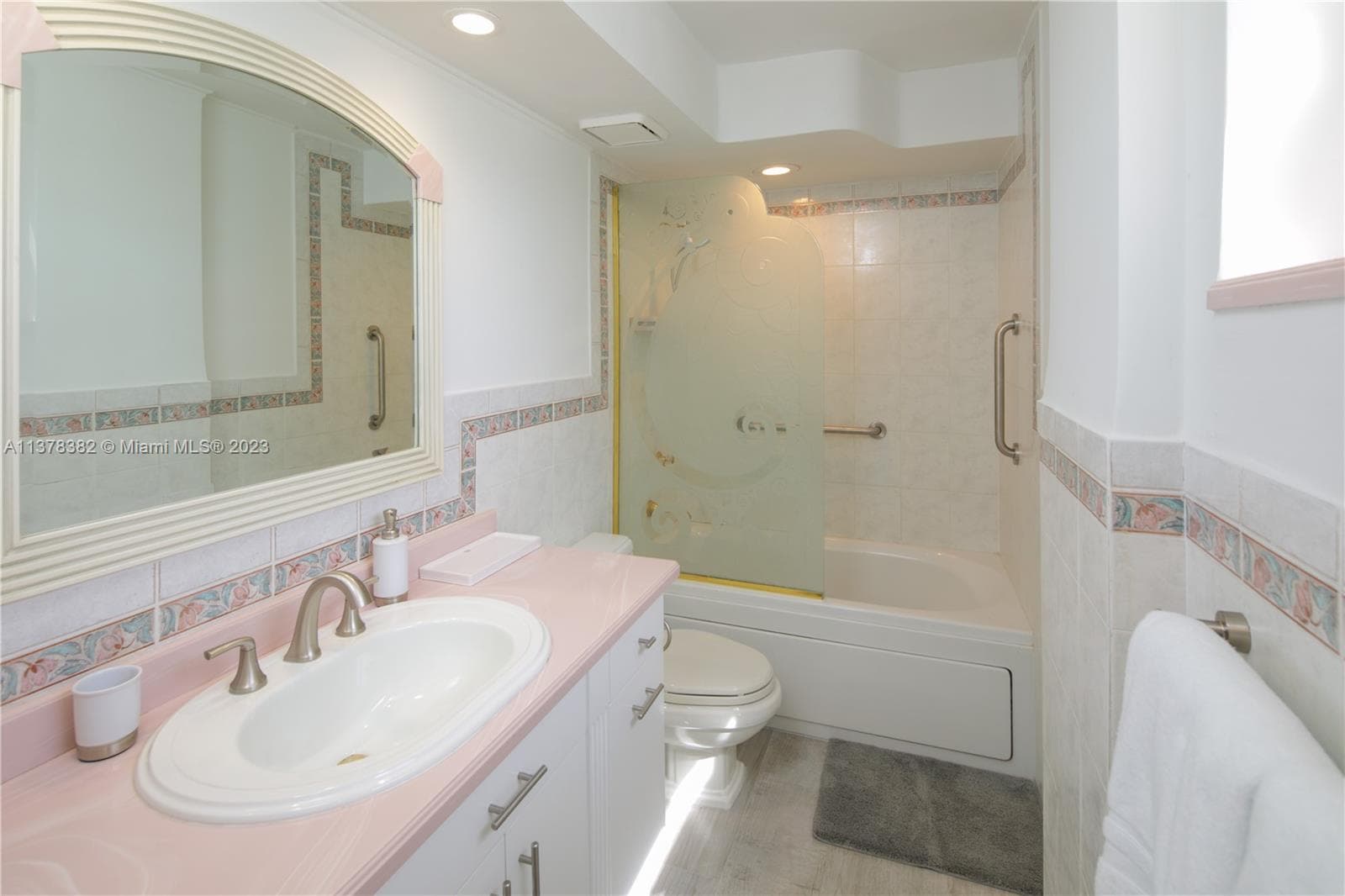5005 Collins Ave 610 photo 16