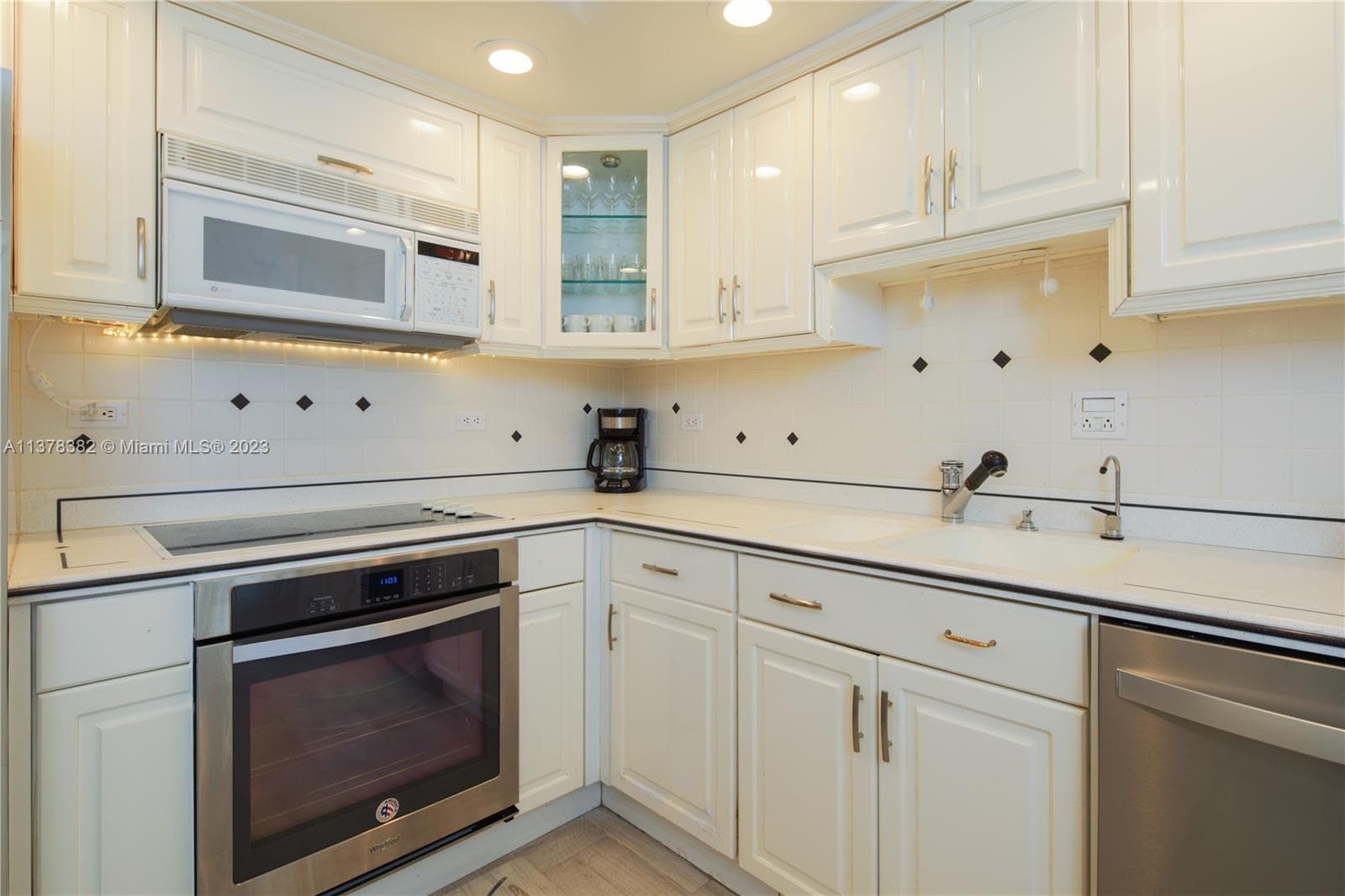 5005 Collins Ave 610 photo 12