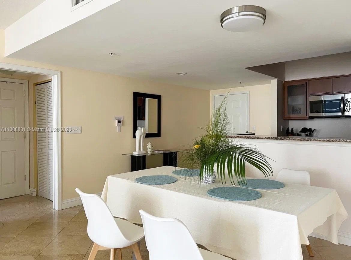 2080 S Ocean Dr 806 photo 5