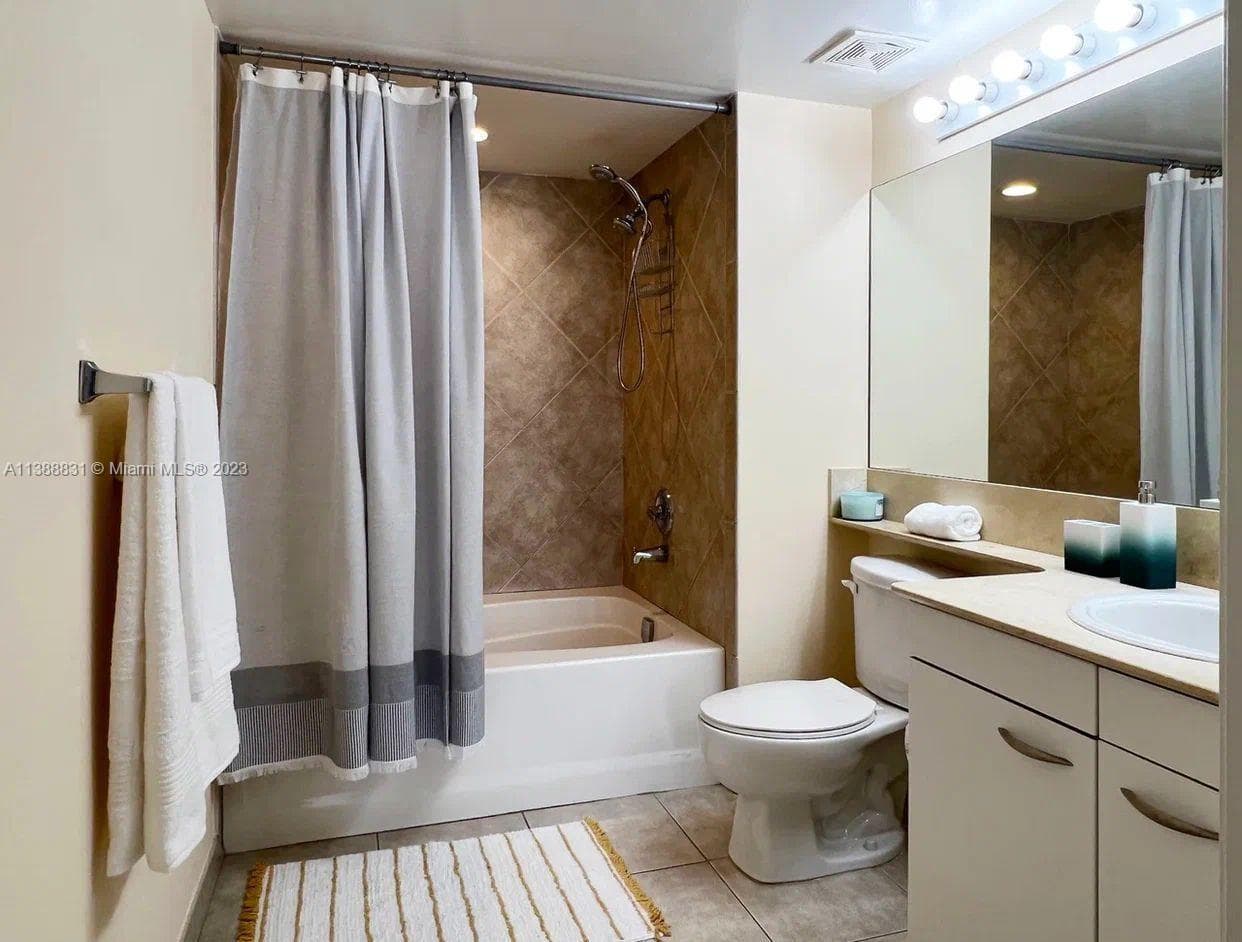 2080 S Ocean Dr 806 photo 11