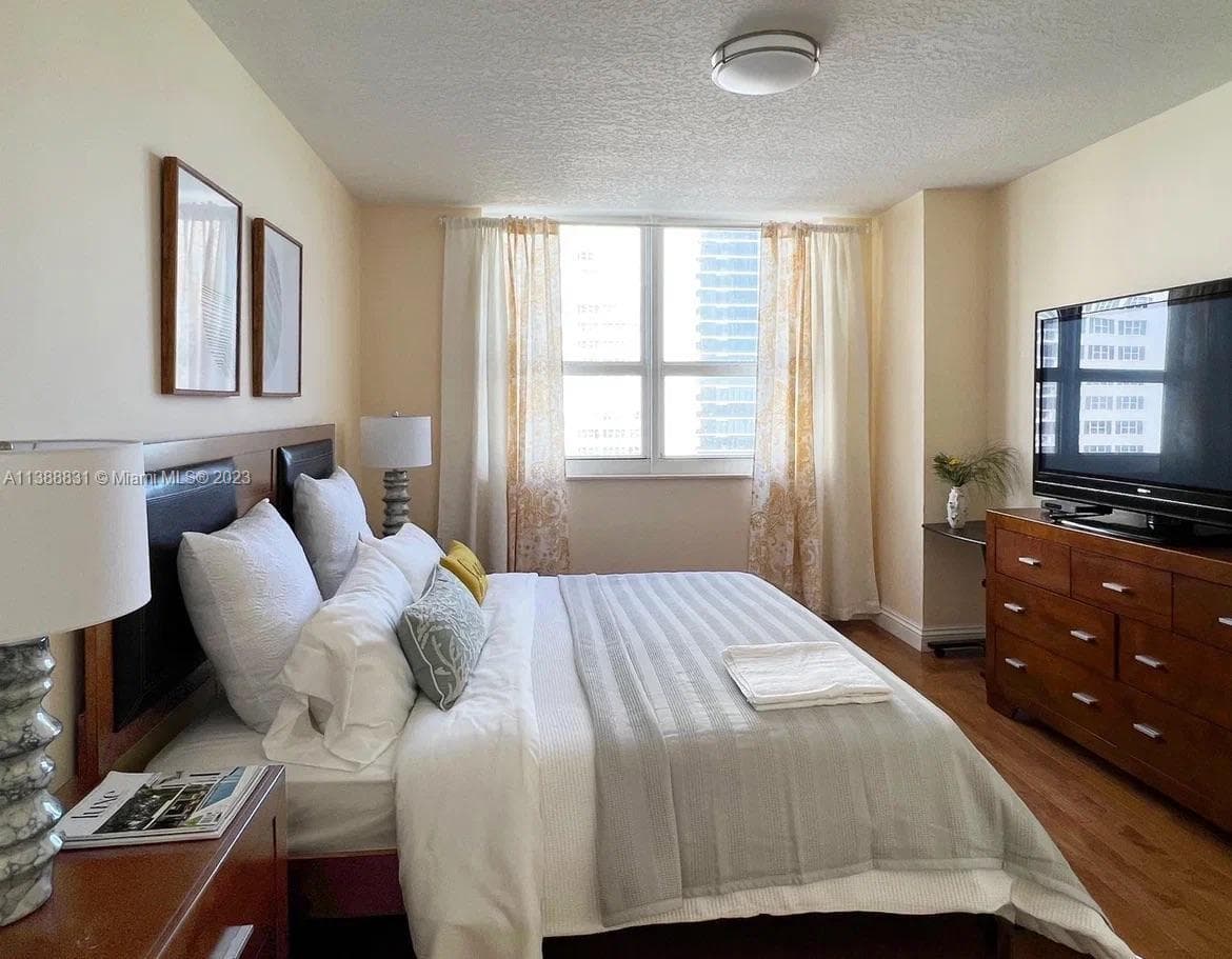 2080 S Ocean Dr 806 photo 8