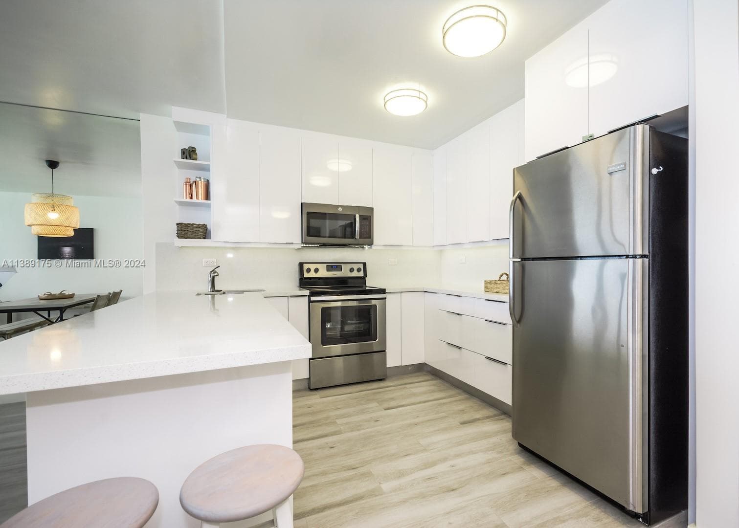 5601 Collins Ave 1204 photo 3