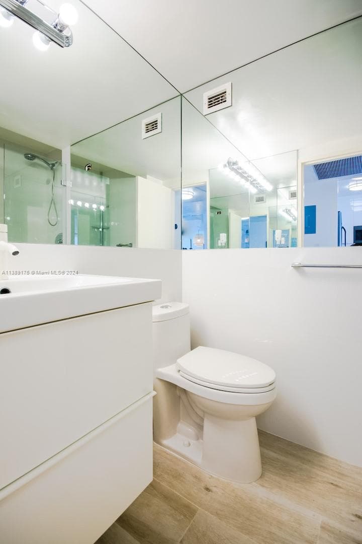 5601 Collins Ave 1204 photo 10