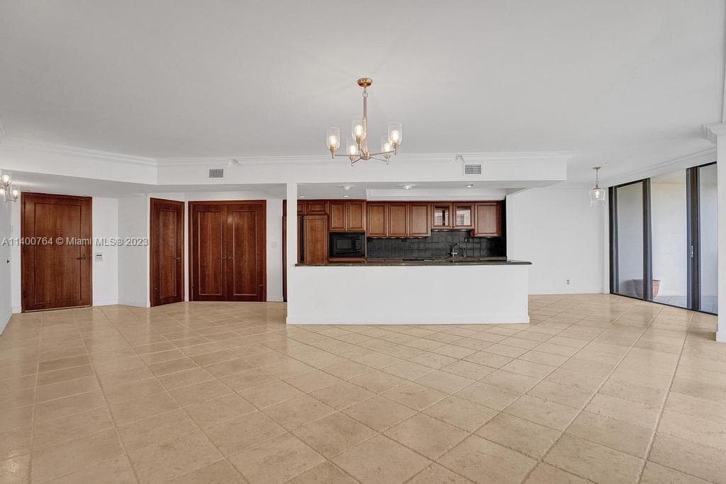 19667 Turnberry Way 26B photo 3