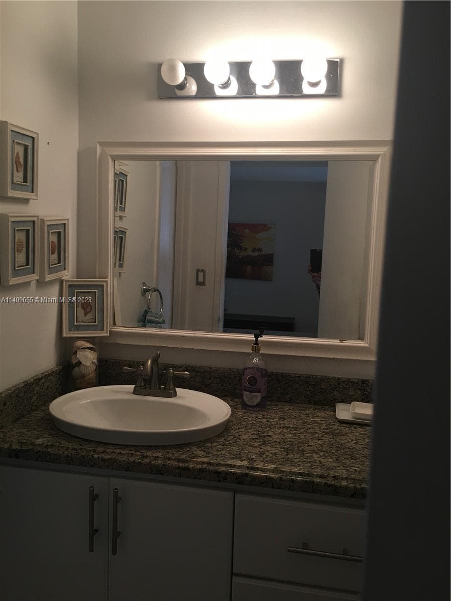 100 Lincoln Rd 939 photo 23