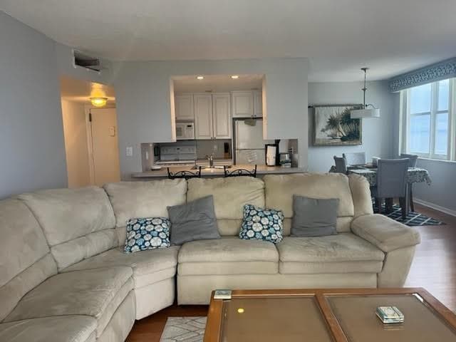 101 Briny Avenue 2402 photo 4